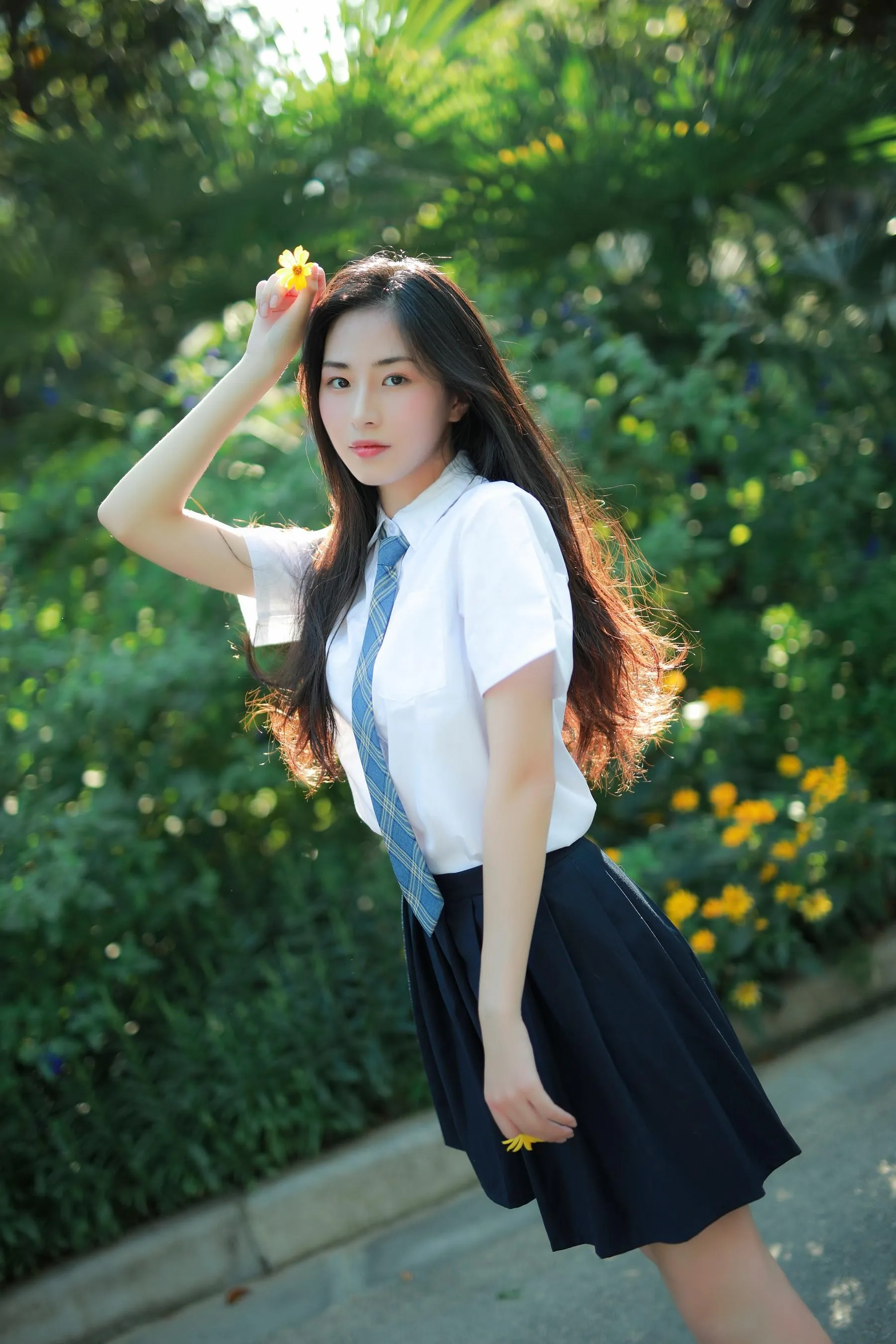 [艺图语] 2022.07.02 风很温柔，花很鲜艳 一帆 [22P]插图1